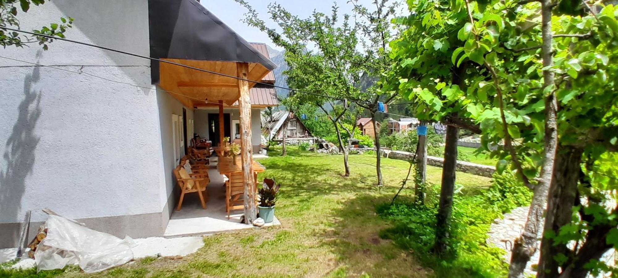 Bujtina Sherifaj Valbone Exterior photo